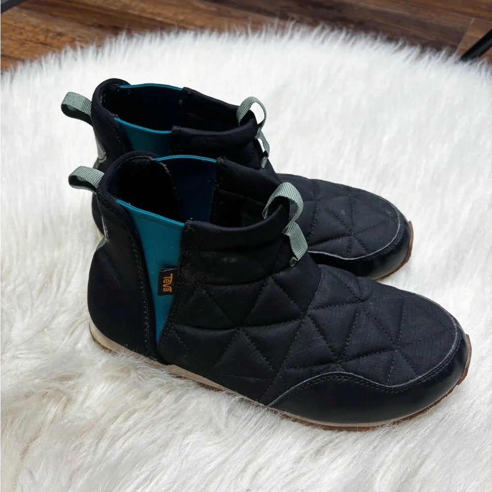 Teva Quilted Puffer Boots size women’s 5